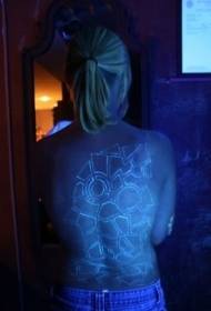 Patrón de tatuaje geométrico de línea fluorescente trasera de niña