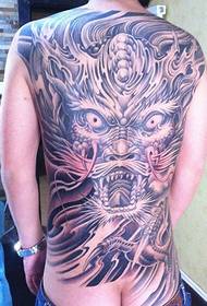 Tatuaje de costas dominantes