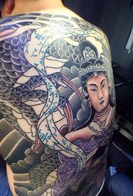 Pola tattoo totem anu dipinénkeun lengkep