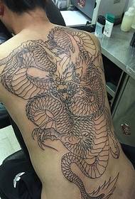 Buong back-back na linya ng malaking masamang larawan ng dragon tattoo