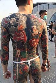 Ang buong-back na kulay ng Japanese na estilo ng malaking totem tattoo