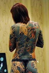 Personalità ragazza piena di pazzo grande modello del tatuaggio del drago diabolico