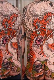 Πλήρης πίσω ζωγραφισμένο σχέδιο τατουάζ πόλεμο δράκων και τίγρης