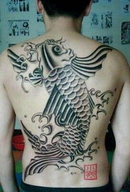 Mans rygg klassiska vackra bläckfisk tatuering