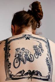 Жіноча татуювання на повній спині
