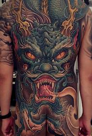 Velmi divoký hrdý full-back velký drak tetování vzor