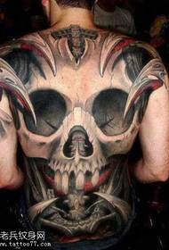 Tattoo-Muster auf dem ganzen Rücken