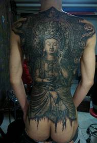 Tele jó megjelenésű buddha tetoválással