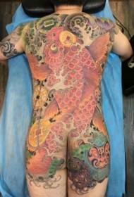 Full-back sorte carpa dipinta mudellu di tatuaggi