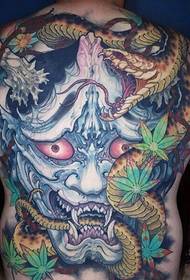 Pieno di fantastici tatuaggi colorati