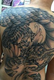 Szuper férfias teljes hátú totem tetoválás tetoválás