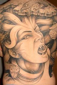 Puno ng mabangis na tattoo ng Medusa