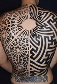 Schwarzes keltisches Labyrinth-Tätowierungsmuster der vollen Rückseite