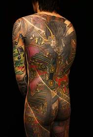 Modelul de tatuaj cu tot cu spatele în stil japonez este foarte arogant