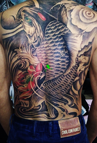 Patró de tatuatge de koi masculí posterior