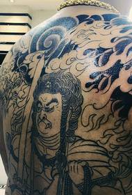 Tetovaža za tetoviranje totem osebnosti s polnim hrbtom je zelo močna