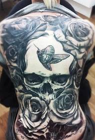 Tatuaggio femminile falena con teschio rosa sul retro
