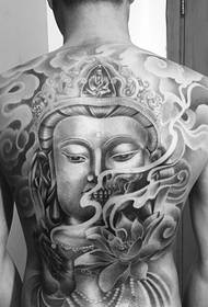 Superdominerande full av Buddhas magiska tatuering
