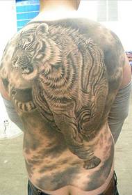 Model de tatuaj tigru cu spate complet