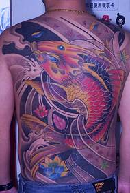 Tatuaggio fresco, fracassato, terzino, calamari grandi