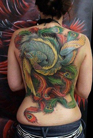 Класична спинка класики дівчини рясніє татуюваннями фенікса