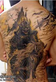 Corak tato jiwa samurai belakang sepenuhnya