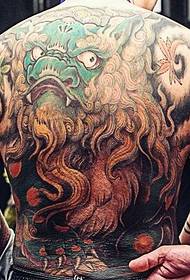 Crazy přehnané plné barevné totální tetování