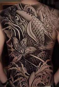 Pun živopisnih tetovaža velikih lignji