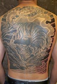 Dominerende tiger-tatovering