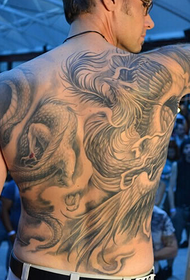 Un patrón de tatuaje de fénix que simboliza la gloria
