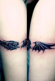カップルの腕の美しい翼のタトゥー