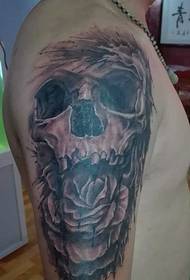 He moko rorirori hoki he mangumangu me te ma tattoo 18560-he ahua Pakeha me nga taato a Amerika