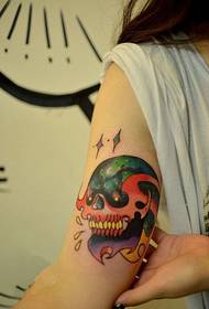 tatuagem de braço colorido céu estrelado 18553 - tatuagem de braço de flor e bússola