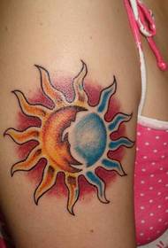 djevojka ruku ledena vatra tetovaža sunca