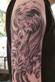 besoak Europako eta Amerikako lotus txipiroien tatuaje eredua