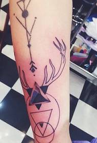 armare un tatuaggio totem molto classico
