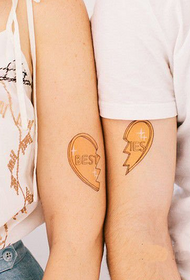 tatuaggio a braccio mezzo cuore coppia personalità