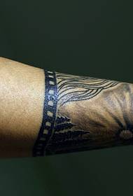 handige persoonlijkheid arm kleine totem tattoo