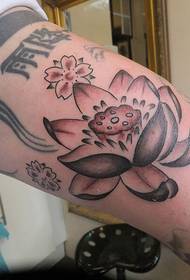 arm lotus gestippelde klein blomme Chinese tatoeëring