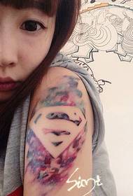 Meisjes Arm inkt Superman Logo Tattoo patroon