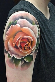женска рука прекрасна ружа тетоважа