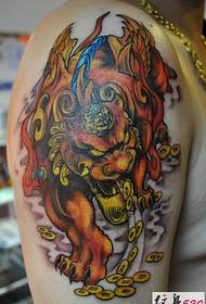 Grande tatuaggio fortunato fortunato