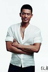 badminton nationalhand Lin Dan vänsterarm femstjärnig tatuering