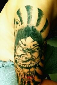 dibertigarria besoa totem tatuaje alternatiboa