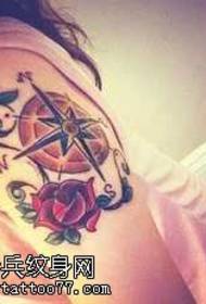 rameno krásne kompas tetovanie vzor