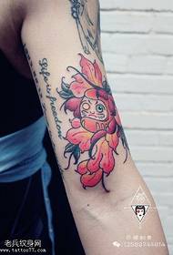 Model de tatuaj cu flori de brațe Dharma