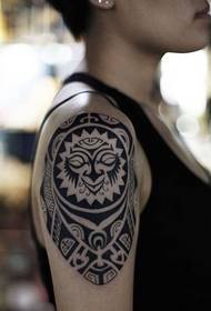 női kreatív totem kar tetoválás