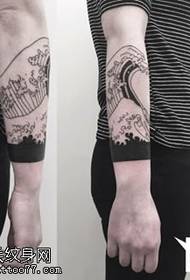 rokas punkta ērkšķu aerosola tetovējuma modelis