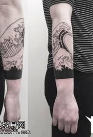 arm point thorn spray tattoo pattern