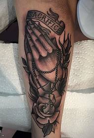 patrón de tatuaje de mano de oración de estilo negro-gris